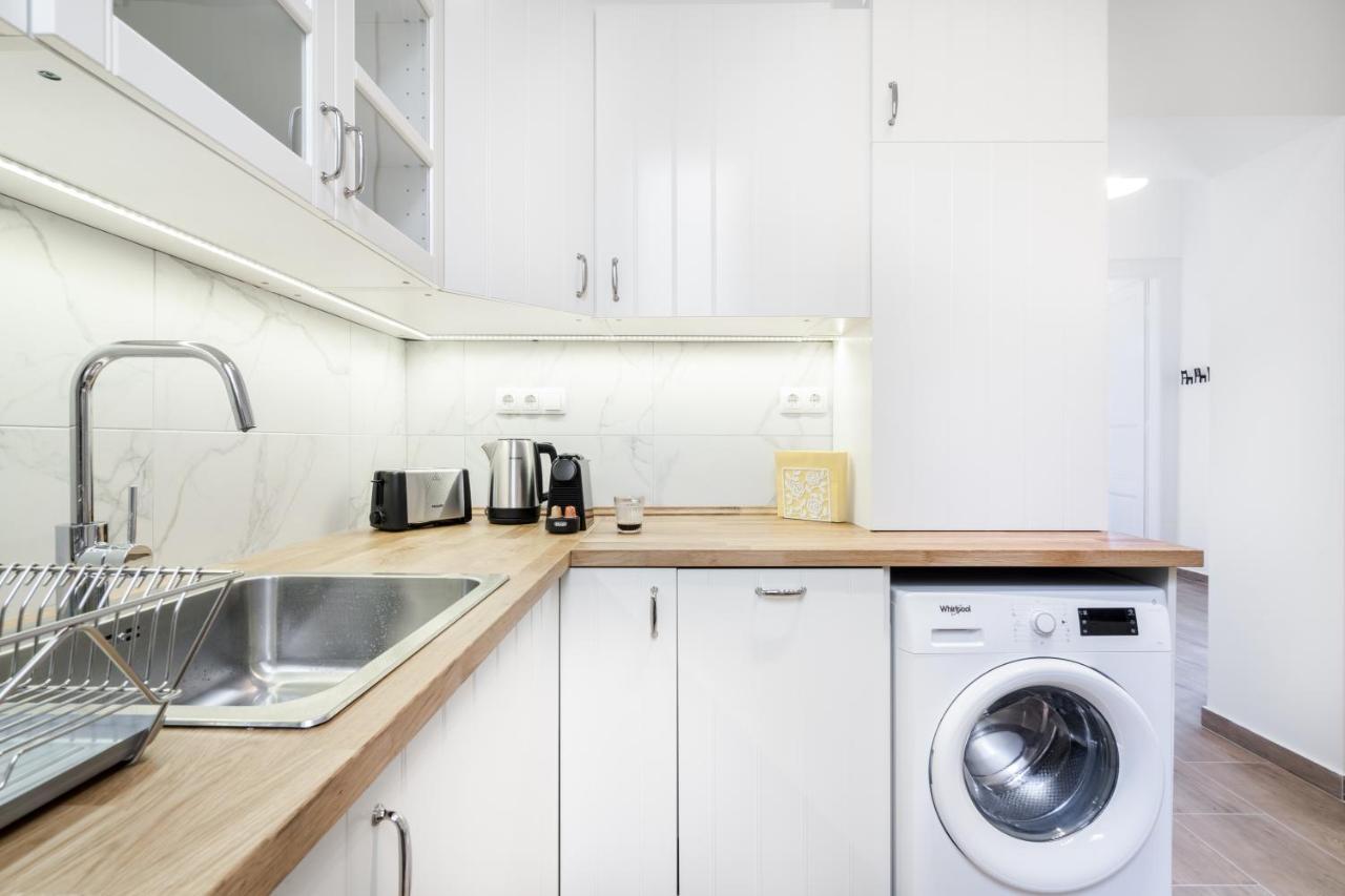 Bpr Blooming Design With A/c Appartamento Budapest